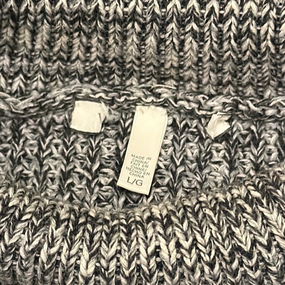 Victoria’s Secret Chic Thick Cropped Grey Knit Turtleneck Pullover Sweater Sz L - Picture 10 of 10